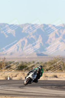 media/Dec-07-2025-CVMA (Sun) [[3e7d2de5dc]]/Race 18-Formula Twins-Formula 40 UL/